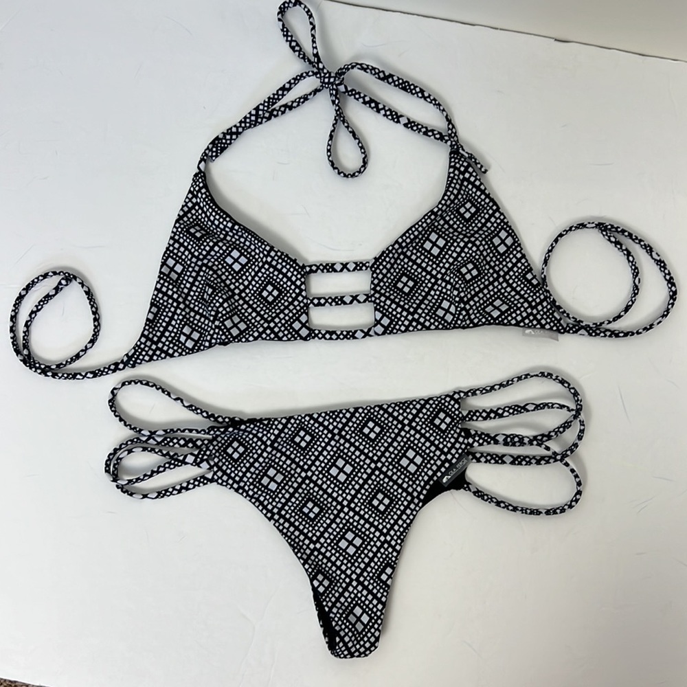 Ola Feroz Chica Set Black White Bikini Strappy Cheeky Beach‎ Swim Suit Abstract